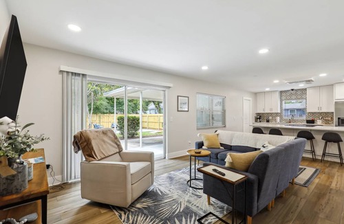 Riverside Heights House | 120 m² House ∙ 3 bedrooms ∙ 8 guests