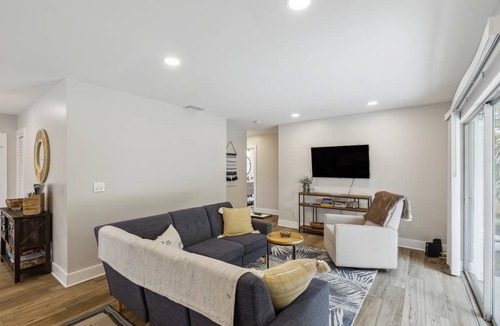 Riverside Heights House | 120 m² House ∙ 3 bedrooms ∙ 8 guests