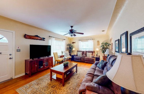 Historic Old Northeast House | 121 m² House ∙ 2 bedrooms ∙ 4 guests
