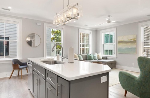 Cannonborough Elliotborough Apartment | 122-202 · The Cooper Suite at The Edisto