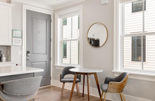 Cannonborough Elliotborough Apartment | 122-202 · The Cooper Suite at The Edisto