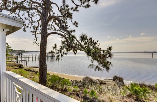 Ochlockonee Bay Cottage | 125 m² Cabin ∙ 2 bedrooms ∙ 8 guests