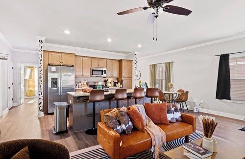 Athens House | 13 mins to Downtwn & Stadium - Game Room - Game Day