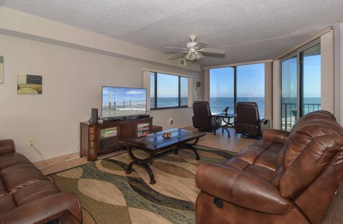 Bethune Beach Condo | 131 m² Condo ∙ 3 bedrooms ∙ 6 guests