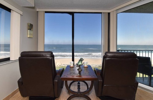 Bethune Beach Condo | 131 m² Condo ∙ 3 bedrooms ∙ 6 guests