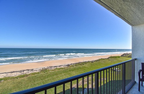 Bethune Beach Condo | 131 m² Condo ∙ 3 bedrooms ∙ 6 guests