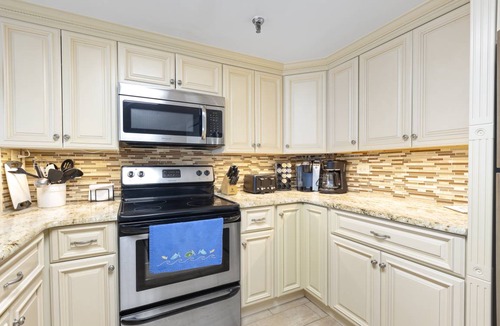 Bethune Beach Condo | 131 m² Condo ∙ 3 bedrooms ∙ 8 guests
