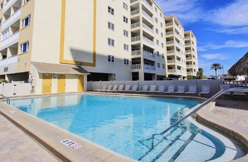 Redington Shores Condo | 135 m² Condo ∙ 3 bedrooms ∙ 10 guests