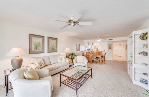 Vanderbilt Beach Condo | 137 m² Condo ∙ 2 bedrooms ∙ 6 guests