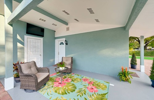Bearss Plaza House | 139 m² House ∙ 2 bedrooms ∙ 6 guests
