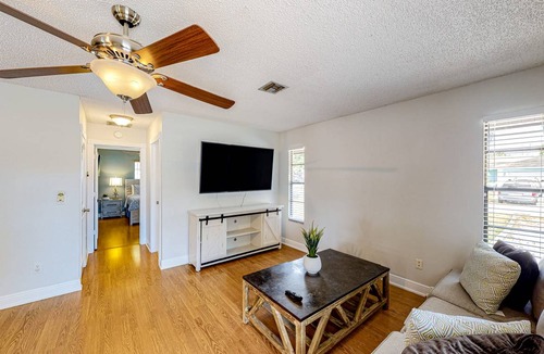 Whitney Beach House | 157 m² House ∙ 2 bedrooms ∙ 6 guests