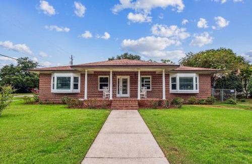 East Hill House | 1585 E Blount St