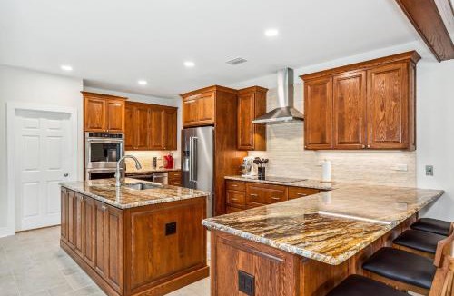 East Hill House | 1585 E Blount St