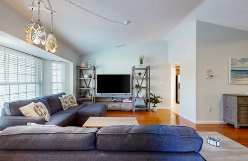 Pebble Beach House | 159 m² House ∙ 3 bedrooms ∙ 8 guests