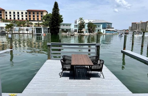 Bay Esplanade Apartment | 16 · Bay Apartment 16