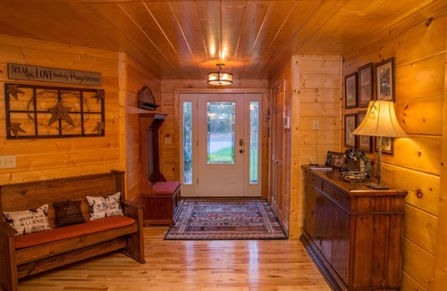 Gatlinburg - Pigeon Forge Cabin | 163 m² Cabin ∙ 3 bedrooms ∙ 9 guests