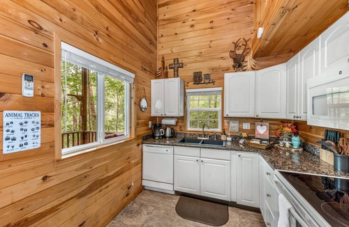 Fort Payne Cabin | 178 m² Cabin ∙ 2 bedrooms ∙ 7 guests
