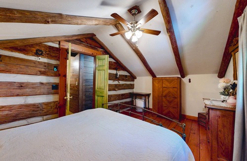 Lake Junaluska Cabin | 1800s dog-friendly cabin in Waynesville with shared amenities