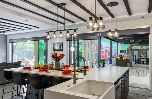 North Hyde Park House | 1906 Tampa - Modern City Oasis w/Industrial Vibe