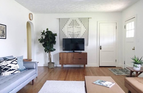 Knoxville House | 1940`s Bungalow near Downtown & UT Campus