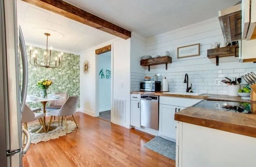 Talbot's Corner House | 1947 Rustic Farmhouse. East Nash. Mins to Broadway