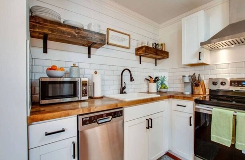 Talbot's Corner House | 1947 Rustic Farmhouse. East Nash. Mins to Broadway