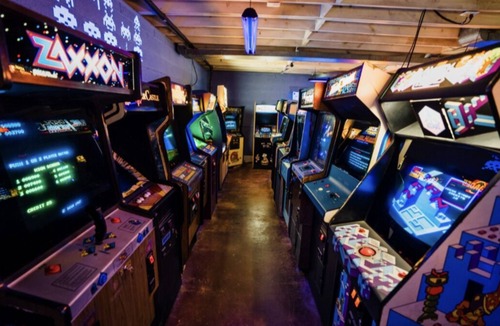 Winston - Salem House | 1980's ARCADE + 80's themed bedroom