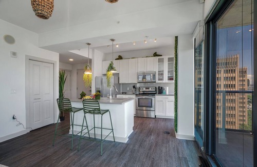 North Buckhead Apartment | 19th Floor Private Balcony, Panoramic View, 24 hr security, Private Garage, Pool