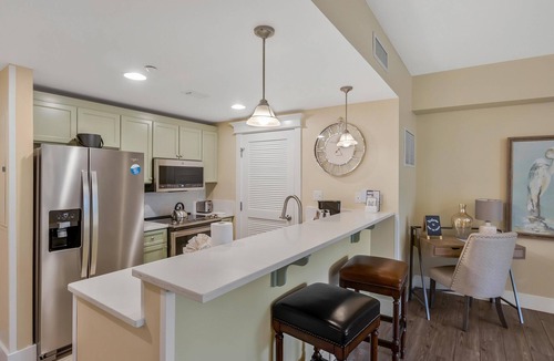 Baytowne Wharf Condo | 1BR, 2BA Lasata ~ King Bed ~ Golf Cart ~ Steps to Baytowne!