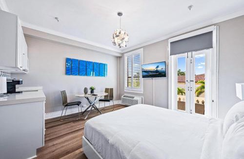 Palm Beach Hotel | 1BR Retreat with Private Terrace