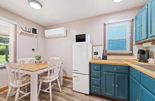 Maggie Valley Cottage | 2 BD 1 Bath Cottage Pet OK Fenced Yard, Single Level, Easy Access, Hot Tub