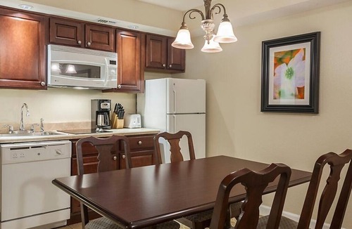 Williamsburg Condo | 2 BDRM HISTORIC PATRICK HENRY SQUARE INDOOR SALTWATER POOL 24 HOUR GYM LOCATION