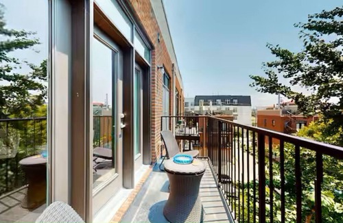 North Capitol Condo | 2 bed/2 bath Condo - Less than 1 Mile to Broadway!