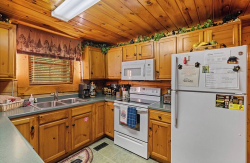 Sevierville Cabin | 2 bed/2 bath/loft with game room/pool tables, hot tub.