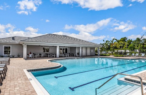 Naples Villa | 2 Bed + Den, 2 Bath Villa