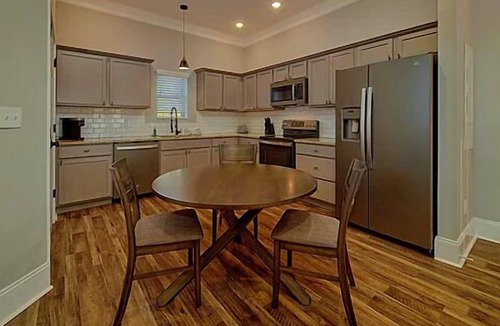 Sevierville Condo | 2 Bedroom, 1 bathroom condo| Mountain View| Seiverville| Sleeps 4| Budget