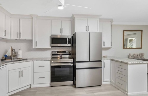Moorings Condo | 2 bedroom/2 bath condo steps away from Moorings Private Beach Club in Naples