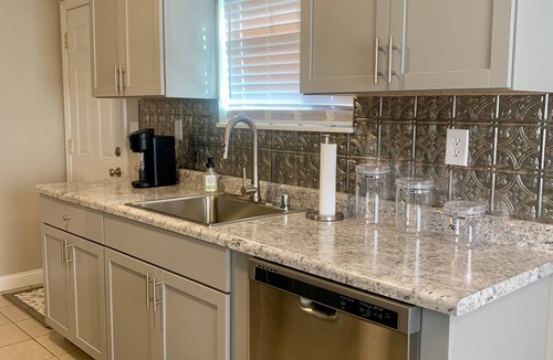 Radcliff House | 2 Bedroom 2 Bath - Valor Cottage - Cozy, efficient!