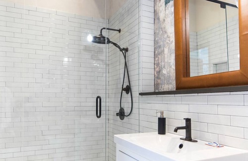 Arts District Apartment | 2 Bedroom Apartment in the Heart of Downtown! (Loft 303)