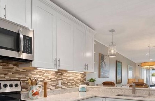 Stuart Condo | 2 Bedroom Condo 320731 by Houzlet