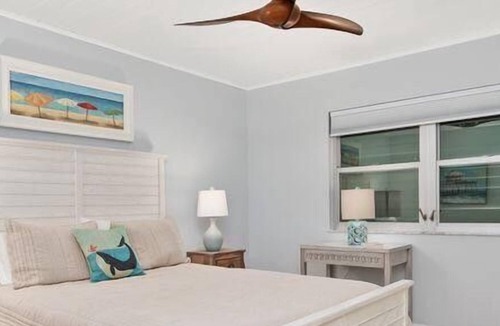 Stuart Condo | 2 Bedroom Condo 320731 by Houzlet