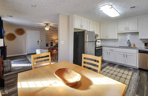 Marietta Apartment | 2 Bedroom Duplex triplex L-554135 by Houzlet