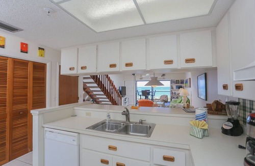 Palm Island Condo | 2 Bedrooms on the beach!