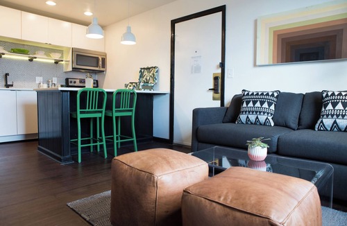 Rutledge Hill House | 2 Blocks to Broadway | 1BDR King Suite | SoBro