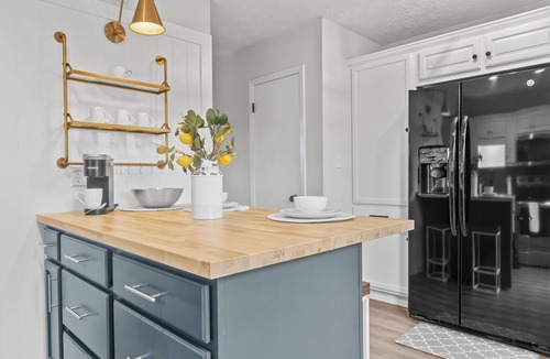Gainesville Condo | 2 BR/1.5 BA Townhome, Near NGMC, Pets OK, Longer Stays OK, In-Unit W/D