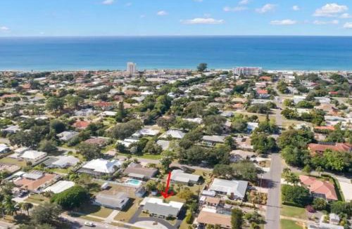 Golden Beach House | 2 BR Home With Private Beach Access To Golden Beach - Luna Sea