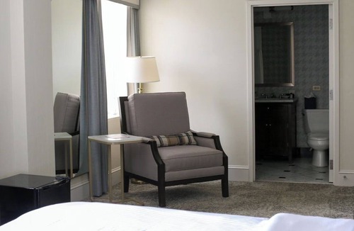 Charlotte Center City Hotel | 2 Convenient Units Near Charlotte Convention Center – 3 min walk