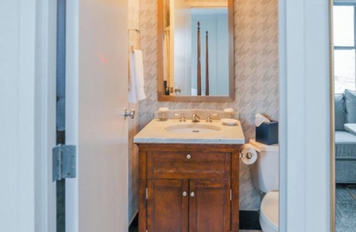 Charlotte Center City Hotel | 2 Convenient Units Near Charlotte Convention Center – 3 min walk