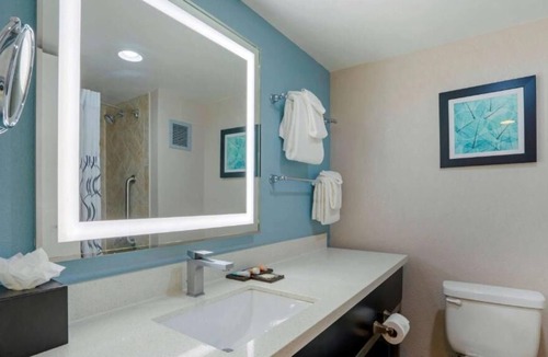 Baymeadows House | 2 Convenient Units! Close to Tree Hill Nature Center and Mandarin Museum!