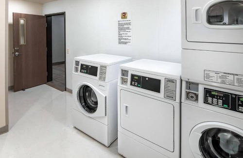 Pooler House | 2 Cozy Rooms with Kitchen and Laundry Facilities for Extended or Short Stays